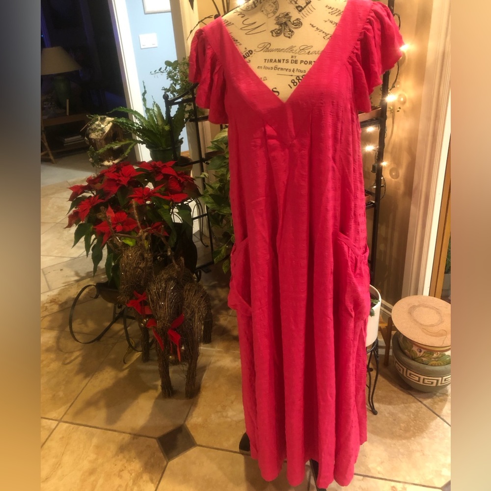 New with tags GiGiO beautiful pink, flutter sleeve maxi dress. Size XL!